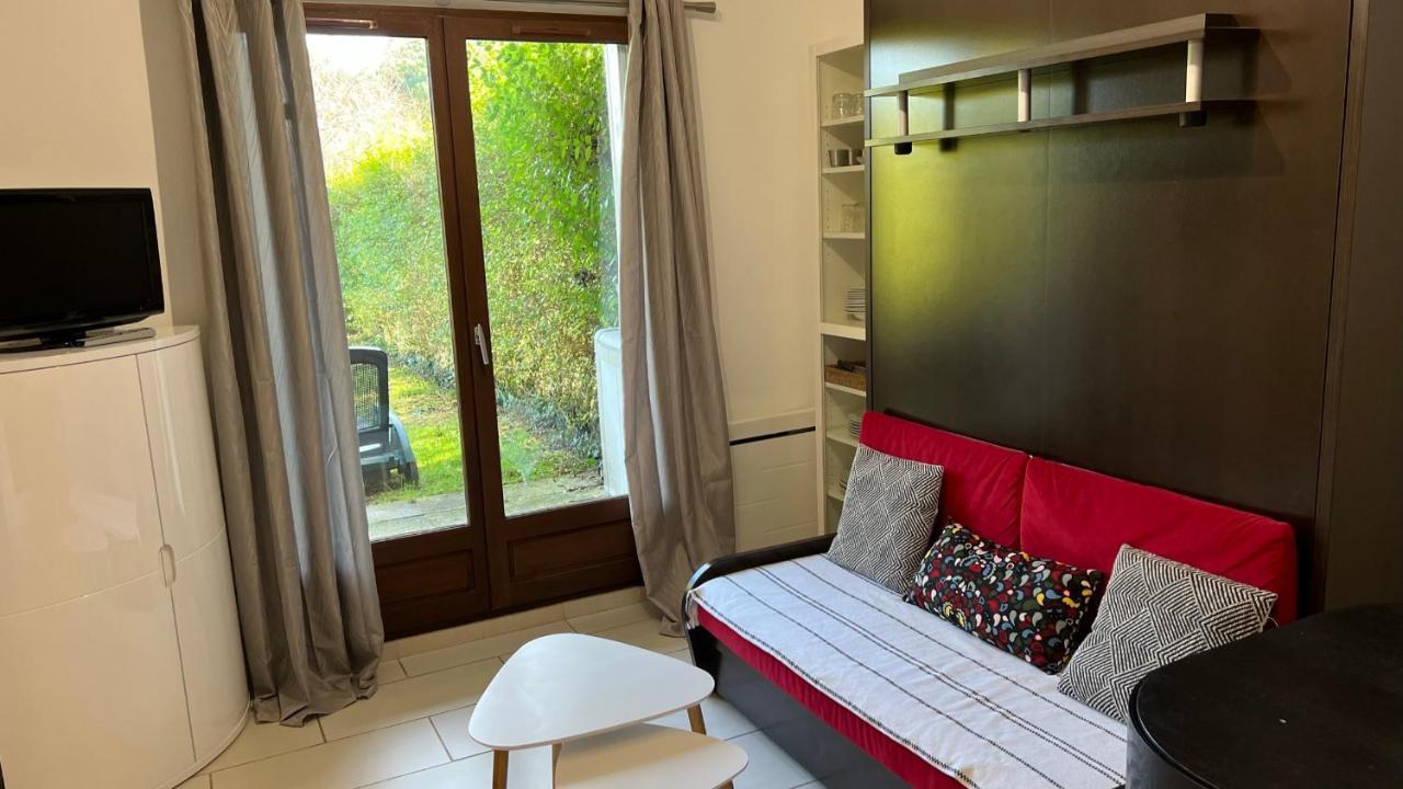 Appartement 2 Pieces Rez-De-Jardin A 2 Pas De La Plage Et De La Thalasso Cabourg Bagian luar foto