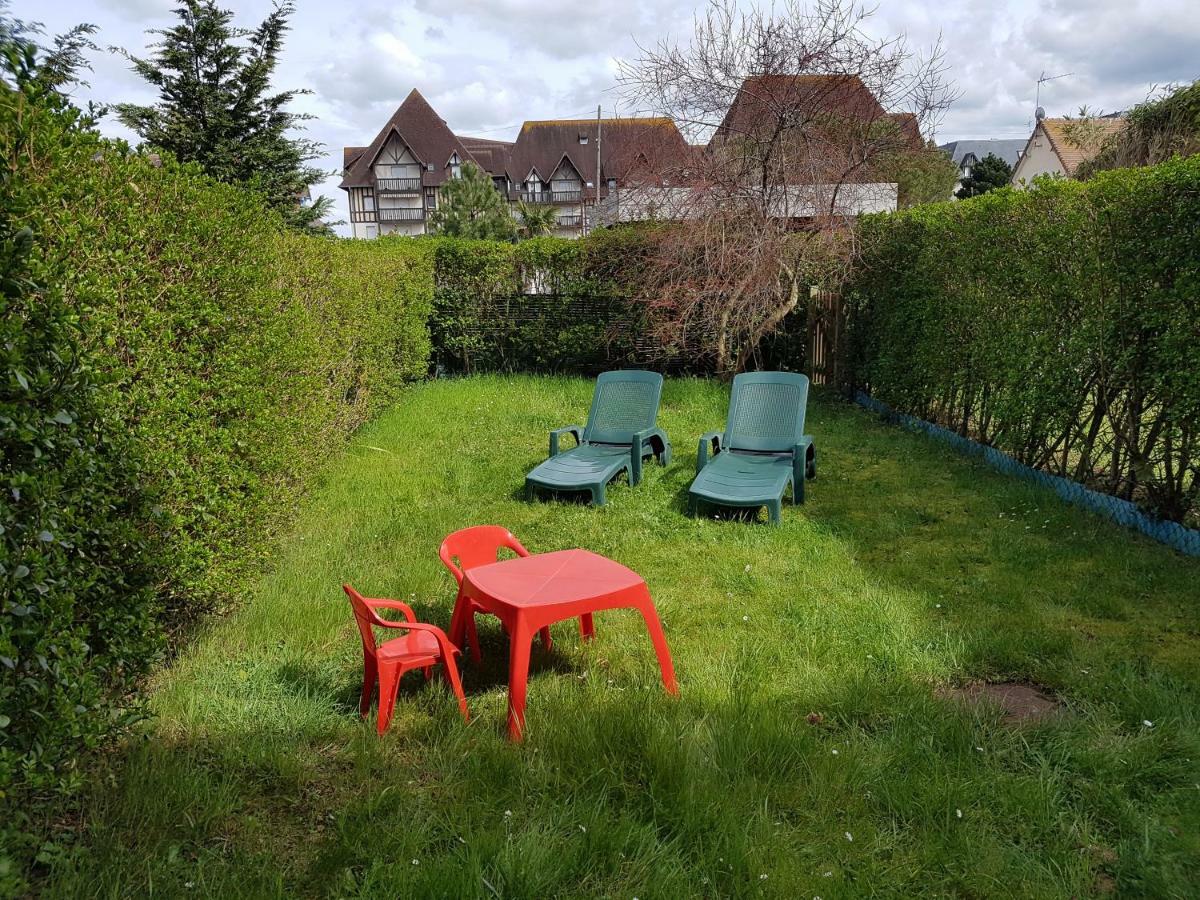 Appartement 2 Pieces Rez-De-Jardin A 2 Pas De La Plage Et De La Thalasso Cabourg Bagian luar foto
