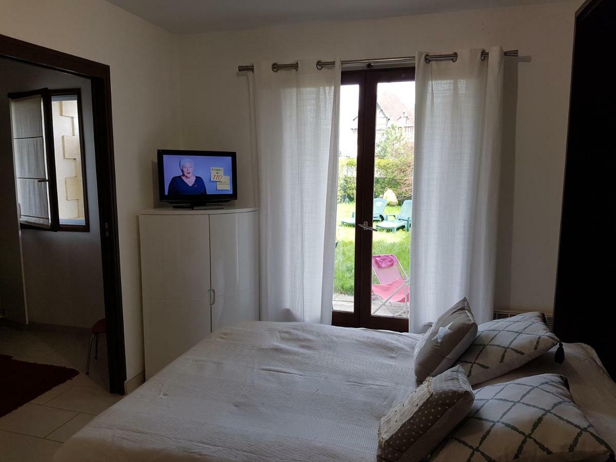 Appartement 2 Pieces Rez-De-Jardin A 2 Pas De La Plage Et De La Thalasso Cabourg Bagian luar foto